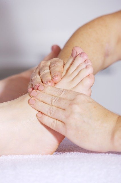 massage du pied en socio-esthétique