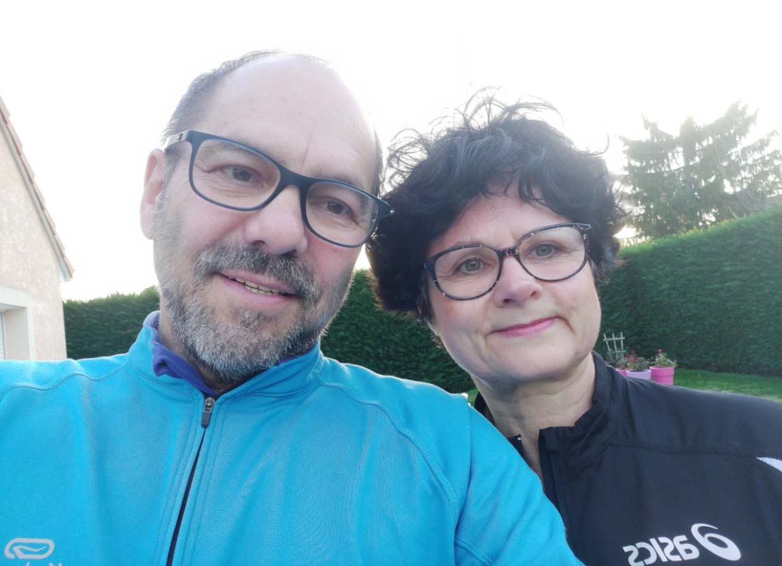 Lionel et sa femme à la maison après le parcours de soins de cancer