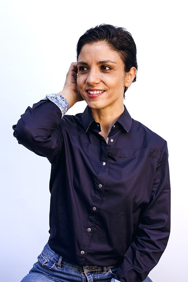 La chemise spécial chimio pour femme avec le poignet retourné