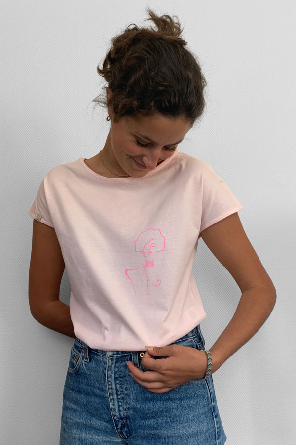 Photo de Calinea, vêtement facile à enfiler, illustré d'un dessin de battante