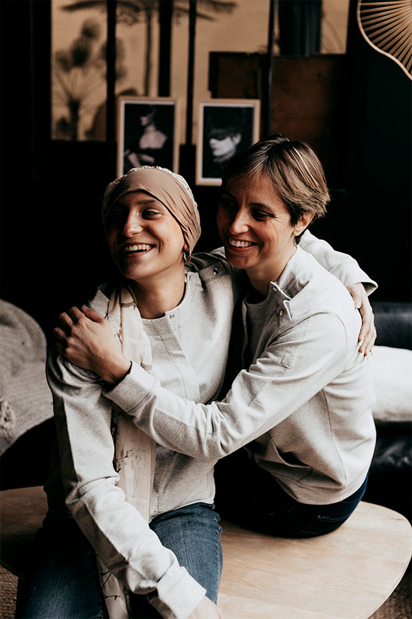 Photo d'Angeline et de Carla, une ado touchée par un cancer